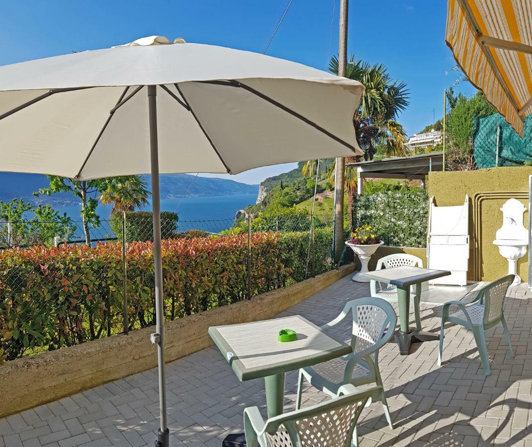 Bellavista Lago Apartment Patio And View By Gardadomusmea Pieve  Екстериор снимка